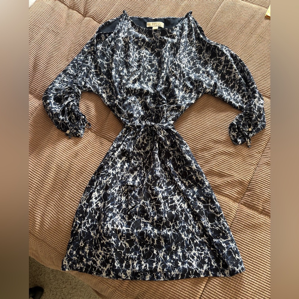 Michael Kors Navy Blue, Black & White Cold Shoulder Dress W/tie belt NWOT Size S